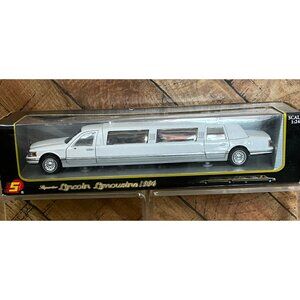 NEW Superior 1996 Lincoln Limousine Die-Cast Model – 1:24 Scale – White